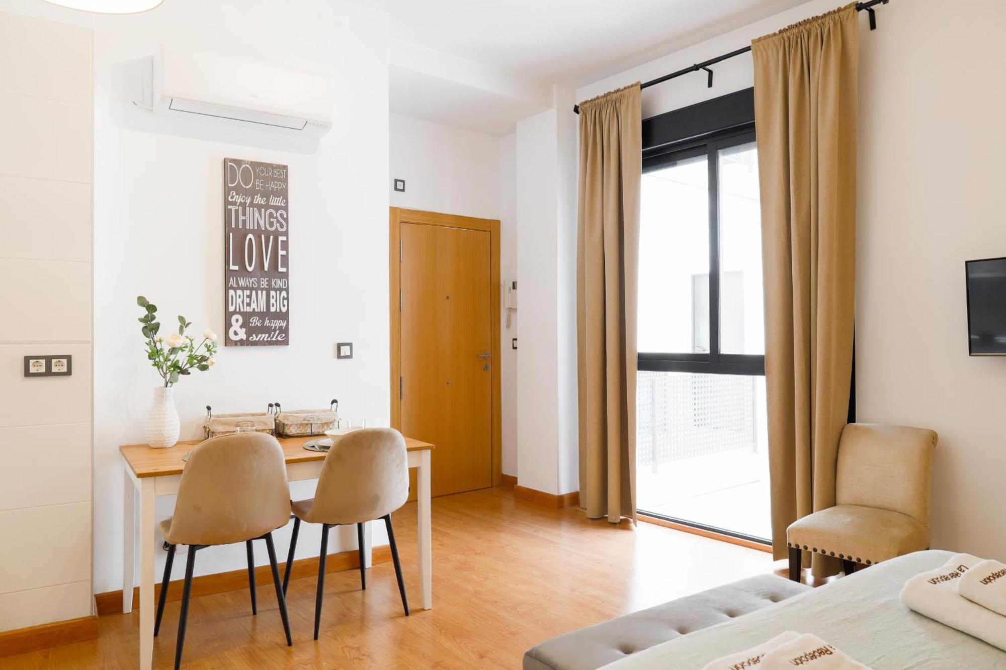 C15 - Charming Modern Studio In The Centre Малага Экстерьер фото