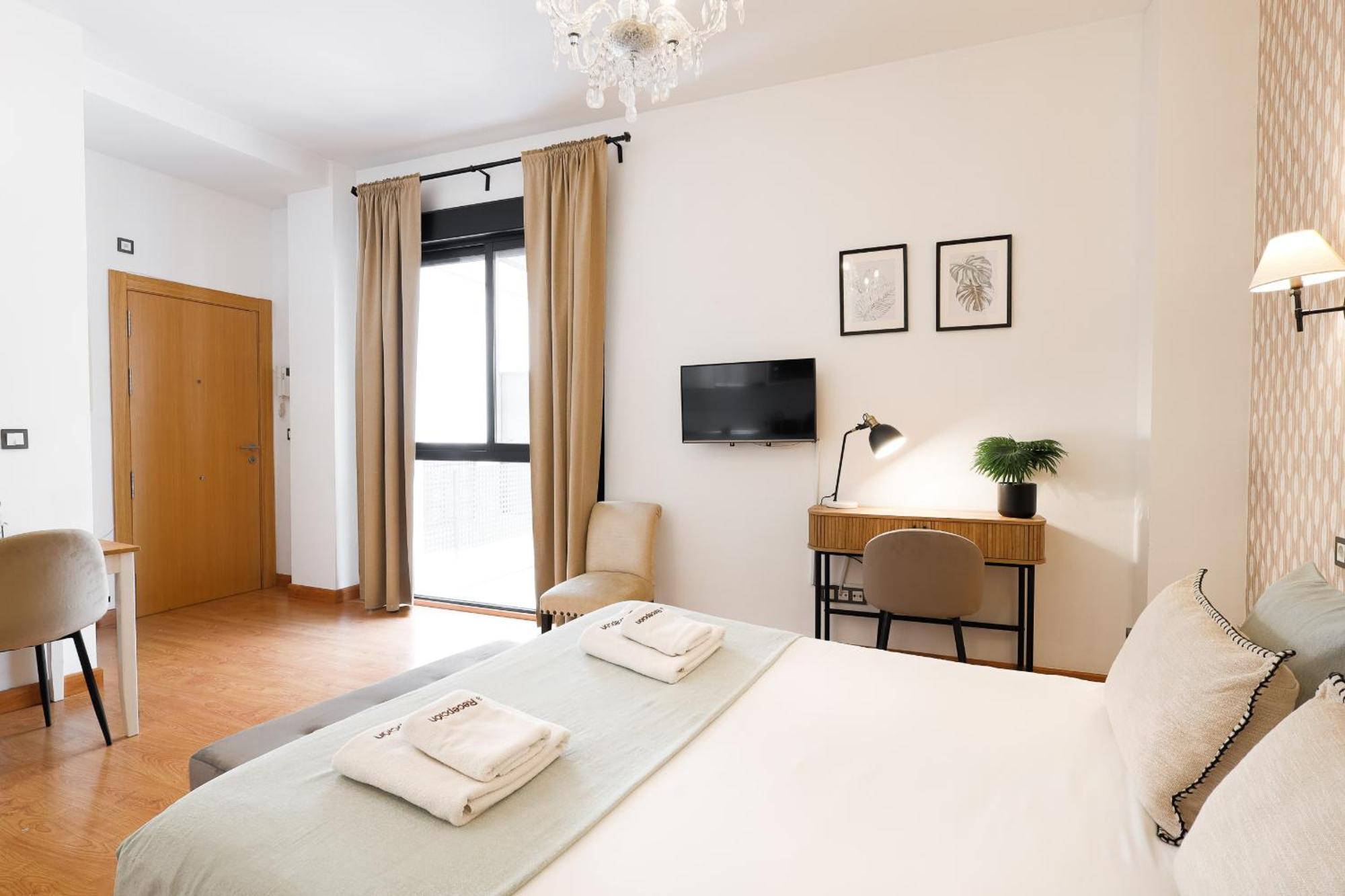 C15 - Charming Modern Studio In The Centre Малага Экстерьер фото