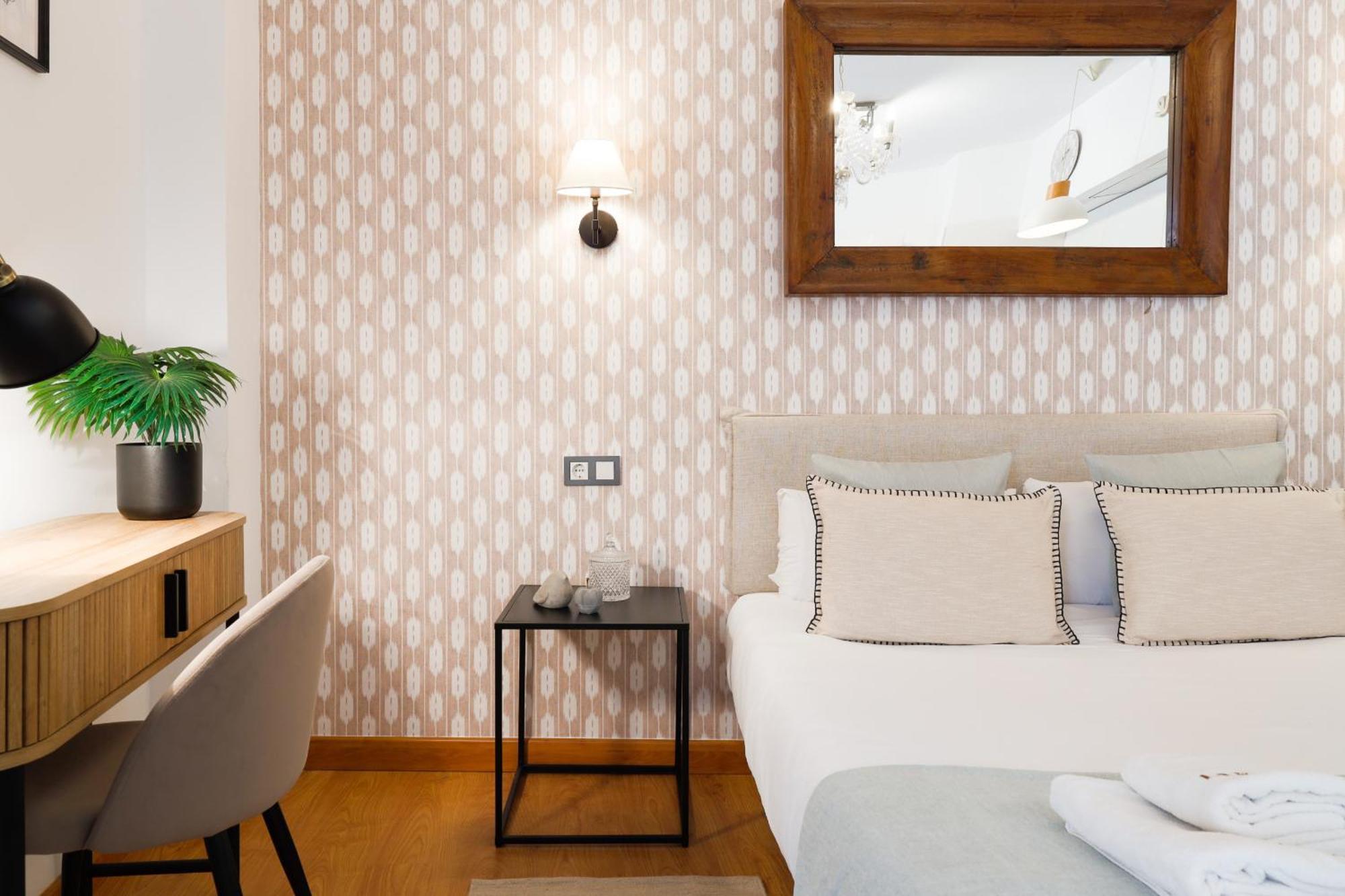 C15 - Charming Modern Studio In The Centre Малага Экстерьер фото